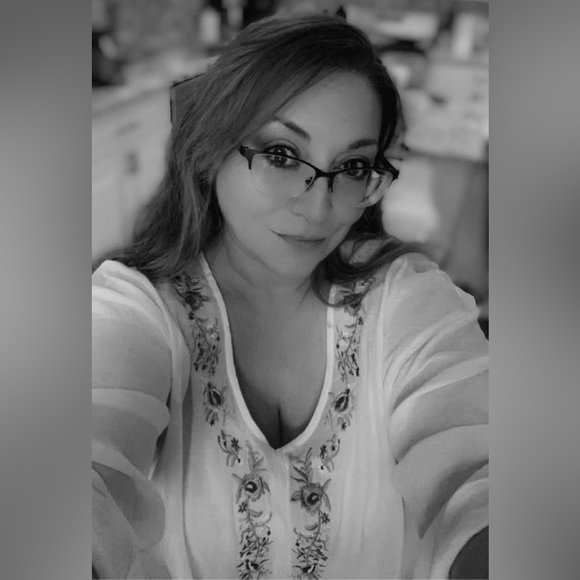 WELCOME TO MY CLOSET 💜🛍📦📫 - Picture 8 of 16